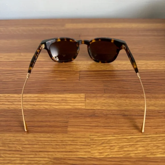 Oliver Peoples Tortoise Sunglasses - Picture 8 of 9